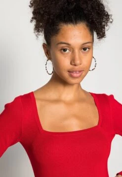 Even&Odd ECKIGER AUSSCHNITT MINI STRICKKLEID - Strickkleid - Red -Even&Odd 358f9f3f0a264359a9e95beaadd53790