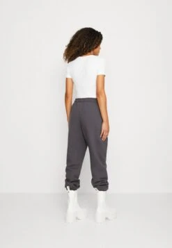 Even&Odd 3 PACK - T-Shirt Basic - White/black/olive 8 Even&Odd 3 PACK - T-Shirt Basic - White/black/olive -Even&Odd 44188ebc6386424292ef7919e3e04579