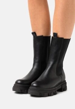 WINTER BOOTIES - Plateaustiefel - Black